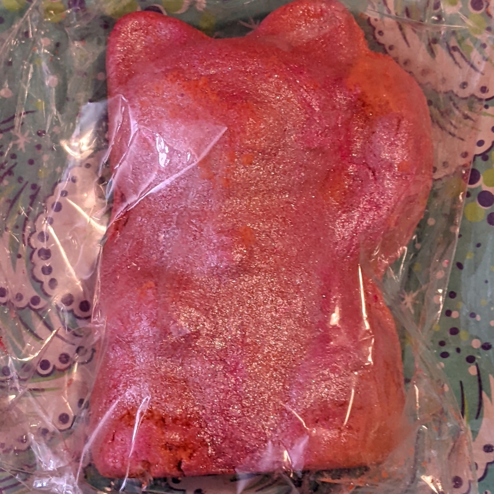 Lush Lucky Cat bath bomb